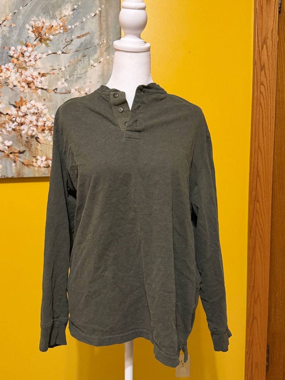 Covington Two-Tone Crewneck Tee in Olive and Taupe